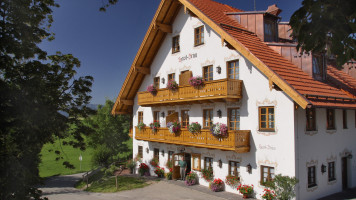 Landhotel Hoisl-Brau outside