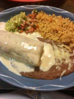 Dos Primos Mexican food