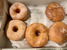 Yum Yum Donuts outside