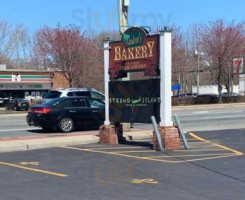 Benkert's Bakery outside