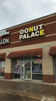 Donut Palace outside