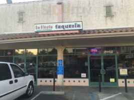 La Fiesta Taqueria outside