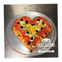 Macadam Pizza food