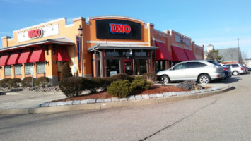 Uno Pizzeria Grill outside