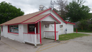 Donut Palace outside