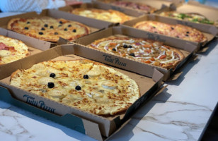 Tutti Pizza Leguevin food