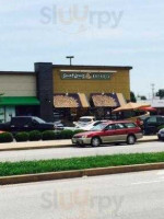 St. Louis Bread Co. outside