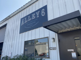 Alley 6 Craft Distillery food