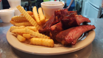 Crumpie's 11-point Smokehouse food