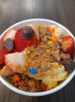 Sam’s Frozen Yogurt food