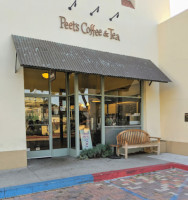 Peet's Coffee outside