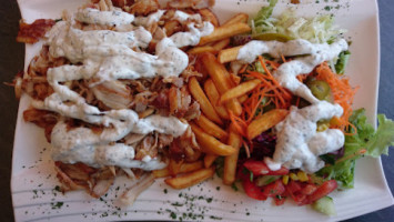 Mega Döner-Pizza food