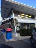 Ridgefield Ice Cream Shop outside