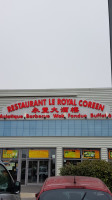 Le royal coreen outside