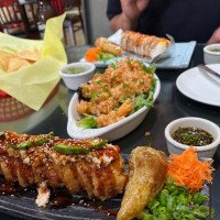 Mariscos Y Sushi Los Tomateros food