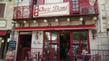 Chez Domi inside