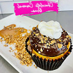 Smallcakes Cupcakery food