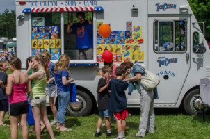 Sweet Pete's Ice Cream Truck outside