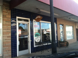 Lecroissant French Bakery outside