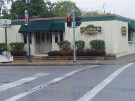 The Arlington Dining Room outside