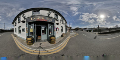 Lock 13 Bar Restaurant, outside