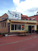 Planet Döner Deluxe outside