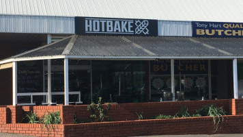 Hot Bake Bakery outside