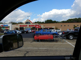 Giant Eagle Bakery outside