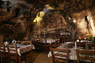 Les Caves de la Genevraie food