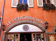 Le petit Bouchon outside