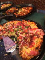 Round Table Pizza food