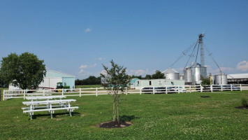 Vanderwende Farm Creamery outside