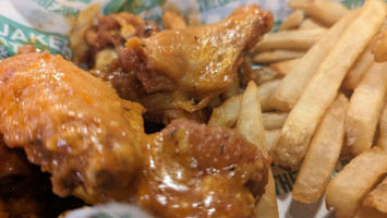 Quaker Steak & Lube food