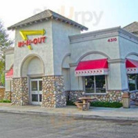 In-n-out Burger outside