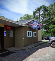 Lake Superior Smokehouse Brewpub outside