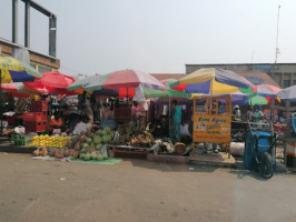 Marché Total Bacongo food