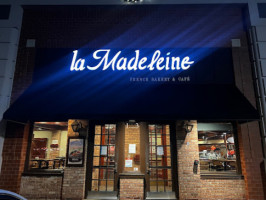 La Madeleine outside