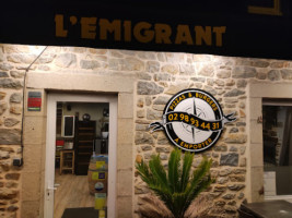 L'emigrant outside