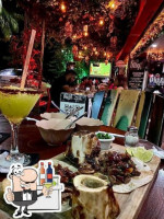 La Barra Cantina: Mezcalería Y Cocina Mexicana food