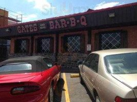 Gates & Son's Bar-B-Q outside