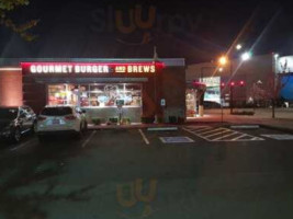 Red Robin Gourmet Burgers And Brews outside