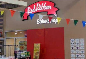 Red Ribbon Bakeshop outside