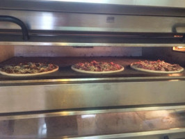 Enios Pizza food