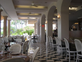 Longhi's Wailea inside