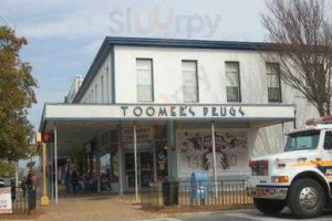 Toomer's Drugs outside