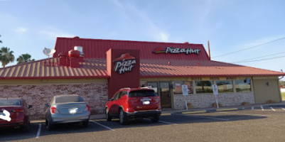 Pizza Hut outside