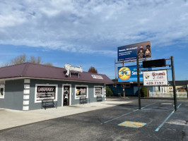 Giovanni's Pizza Of Westmoreland, Wv outside