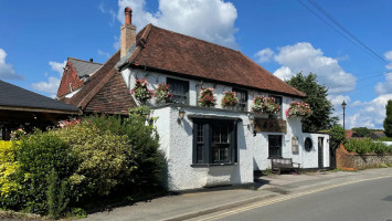 The Fox And Hounds outside