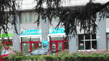 Gelateria Pieruz outside