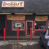 Red's Donut Shop outside